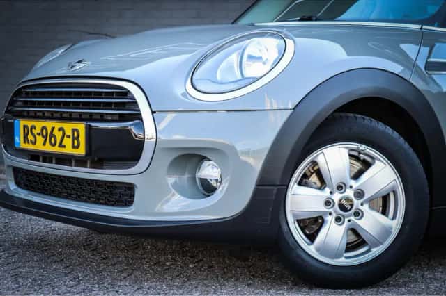 MINI Cooper (2018) thumbnail 4