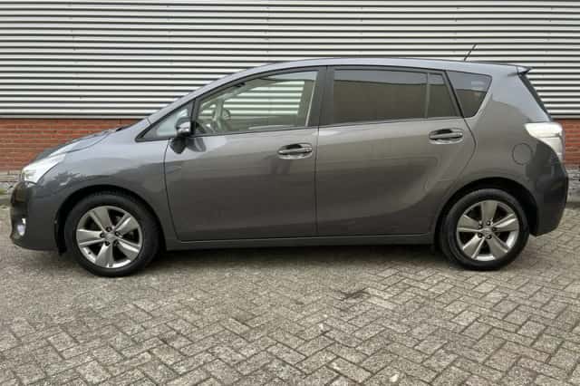 Toyota Verso (2015) thumbnail 2
