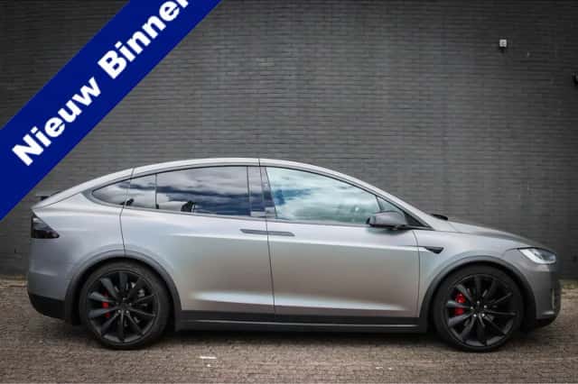 Tesla Model X (2018) thumbnail 1