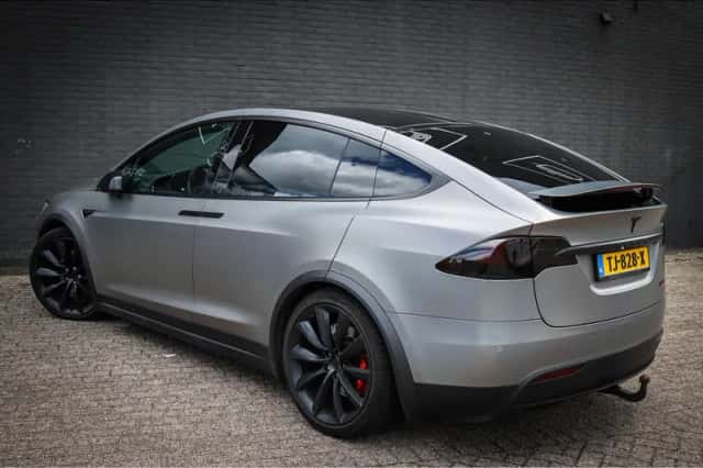 Tesla Model X (2018) thumbnail 2