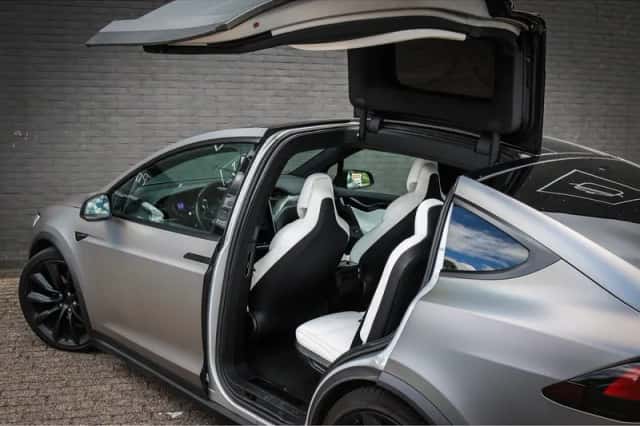 Tesla Model X (2018) thumbnail 3