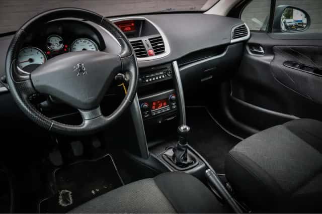 Peugeot 207 (2008) thumbnail 3