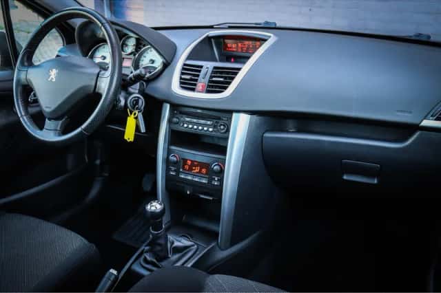 Peugeot 207 (2008) thumbnail 6