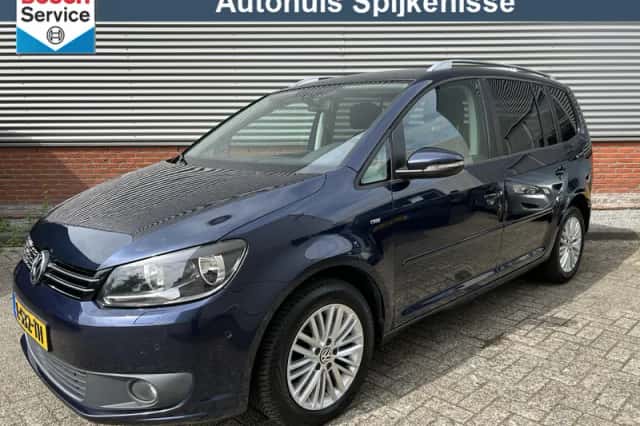 Volkswagen Touran (2015) thumbnail 1
