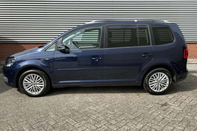 Volkswagen Touran (2015) thumbnail 3