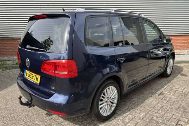 Volkswagen Touran (2015) thumbnail 4