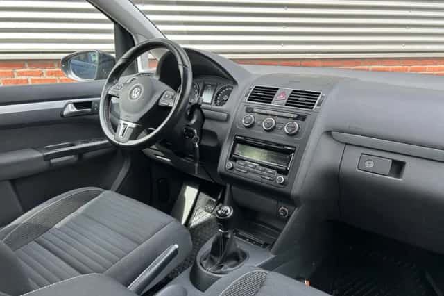 Volkswagen Touran (2015) thumbnail 5