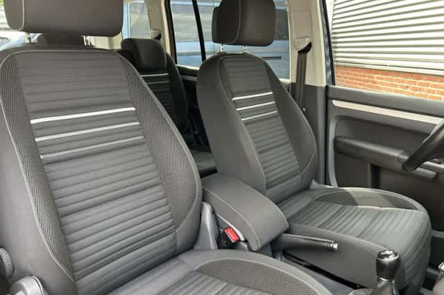 Volkswagen Touran (2015) thumbnail 6