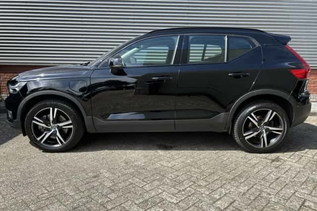 Volvo XC40 (2021) thumbnail 3