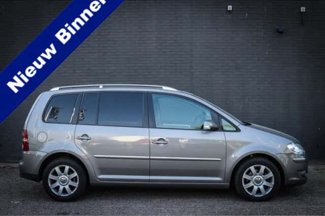 Volkswagen Touran (2009) thumbnail 1