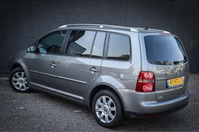 Volkswagen Touran (2009) thumbnail 2