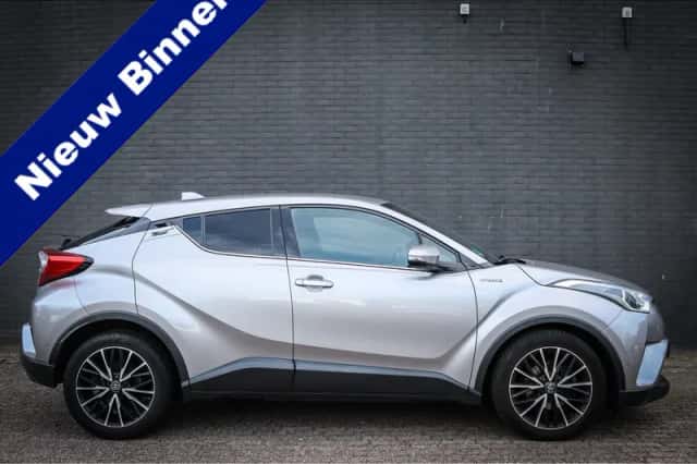 Toyota C-HR (2017) thumbnail 1