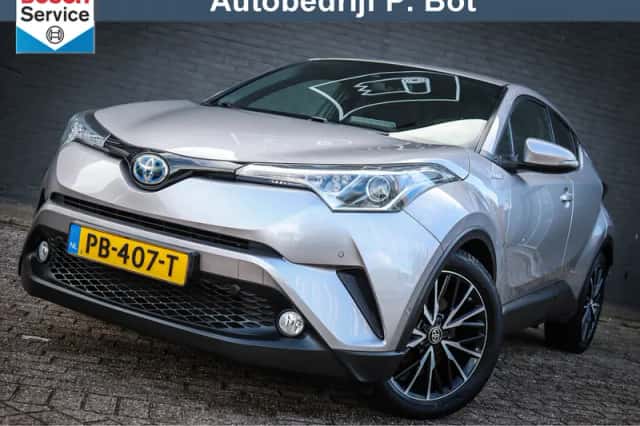 Toyota C-HR (2017) thumbnail 1