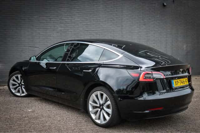 Tesla Model 3 (2019) thumbnail 2