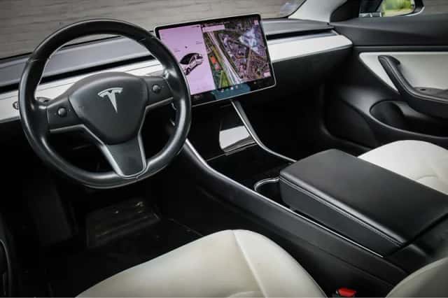 Tesla Model 3 (2019) thumbnail 3