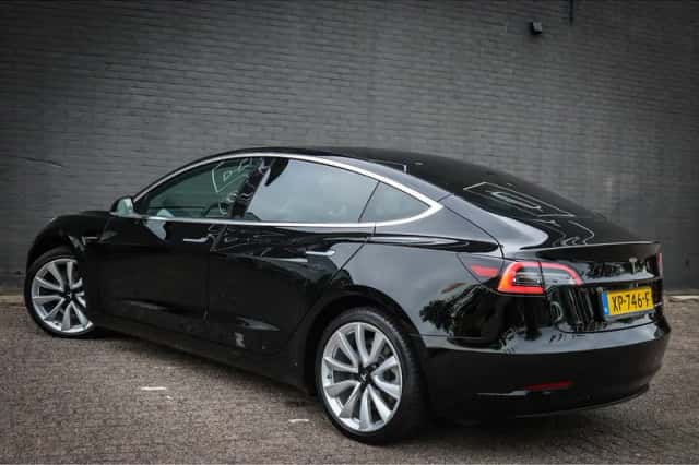 Tesla Model 3 (2019) thumbnail 3