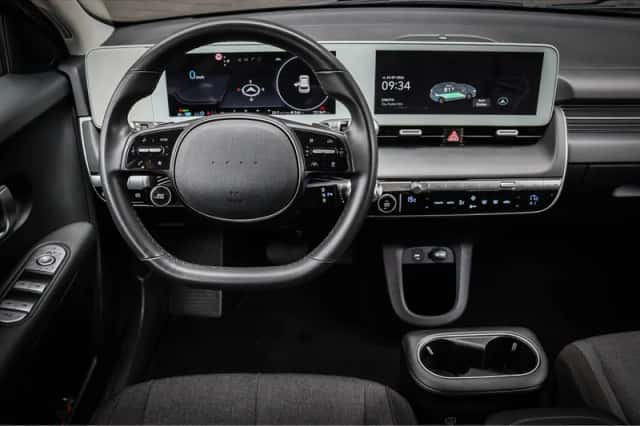 Hyundai Ioniq (2021) thumbnail 4