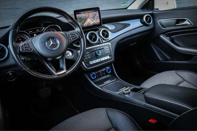 Mercedes-Benz CLA-Klasse (2019) thumbnail 3