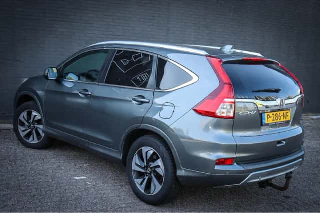 Honda CR-V (2017) thumbnail 2