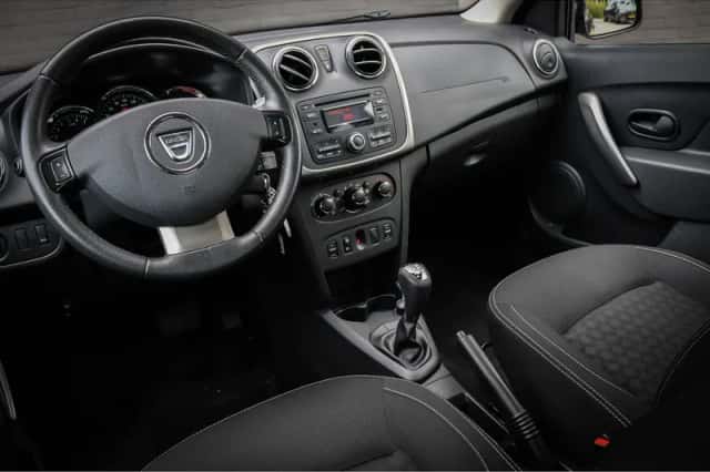 Dacia Sandero (2016) thumbnail 4