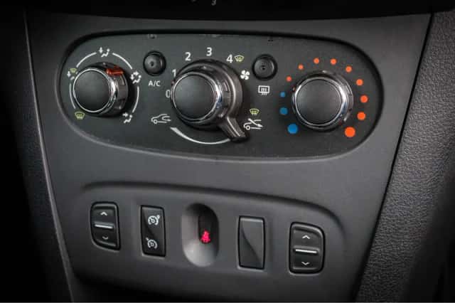Dacia Sandero (2016) thumbnail 5