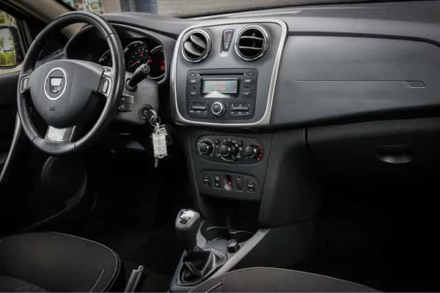 Dacia Sandero (2016) thumbnail 6