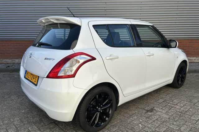 Suzuki Swift (2016) thumbnail 3
