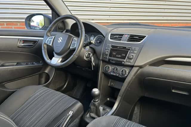 Suzuki Swift (2016) thumbnail 4