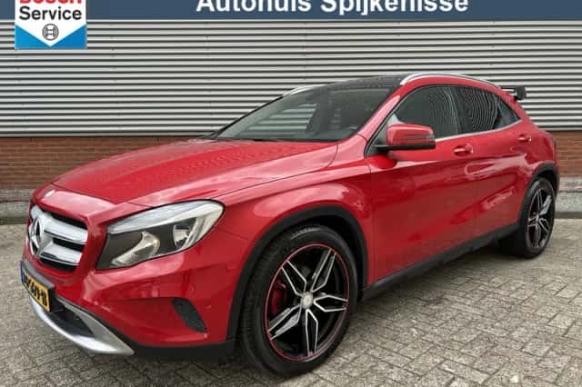 Mercedes-Benz GLA (2014) thumbnail 1