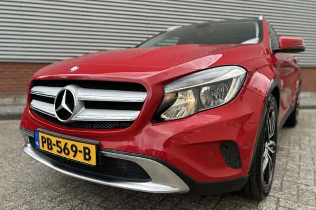 Mercedes-Benz GLA (2014) thumbnail 2