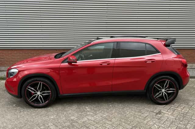 Mercedes-Benz GLA (2014) thumbnail 3