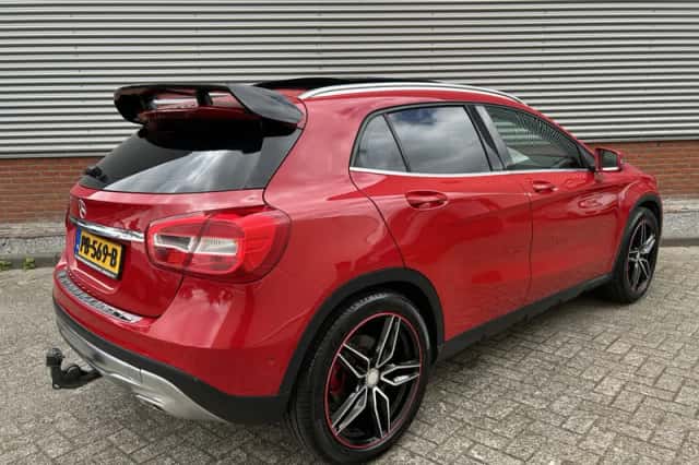 Mercedes-Benz GLA (2014) thumbnail 4
