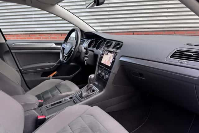 Volkswagen Golf (2018) thumbnail 4