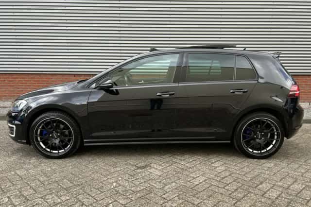Volkswagen Golf (2015) thumbnail 3