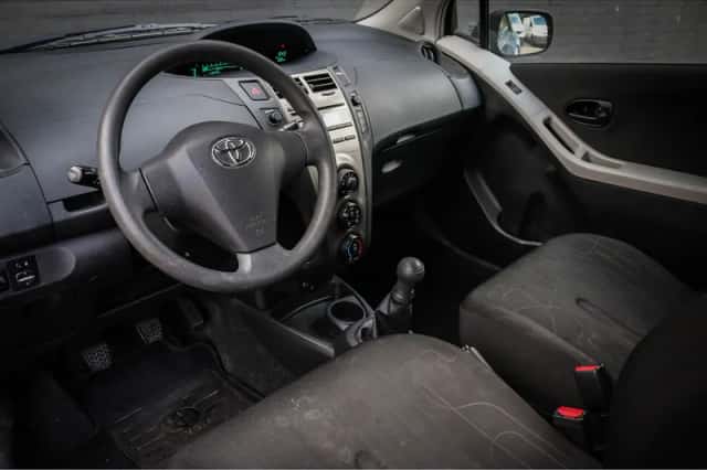 Toyota Yaris (2010) thumbnail 3