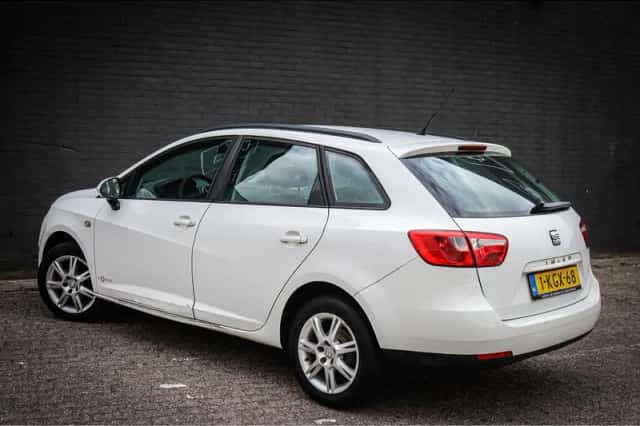SEAT Ibiza (2011) thumbnail 2
