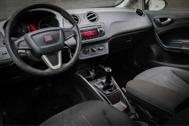 SEAT Ibiza (2011) thumbnail 3