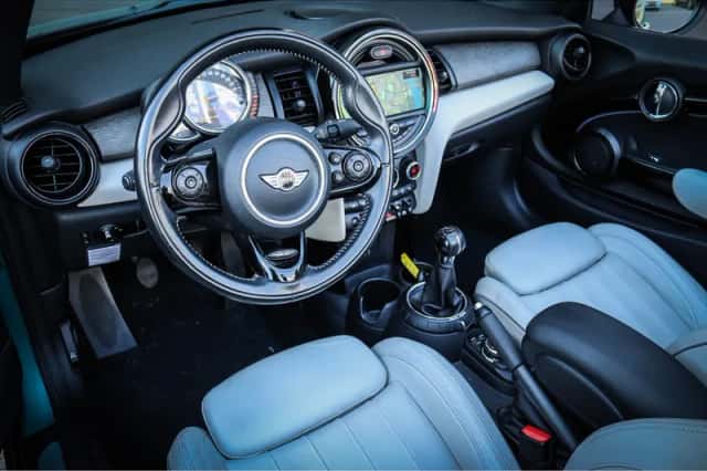 MINI Cooper (2016) thumbnail 3