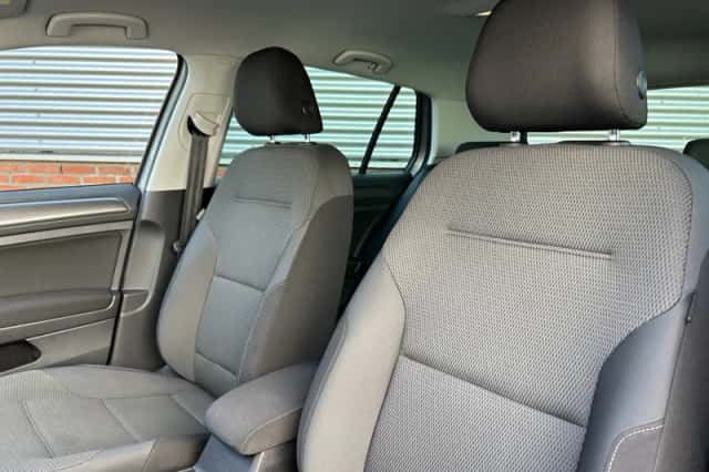 Volkswagen Golf (2019) thumbnail 6