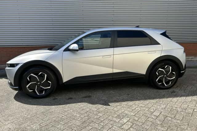 Hyundai Ioniq 5 (2022) thumbnail 2