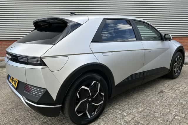 Hyundai Ioniq 5 (2022) thumbnail 3