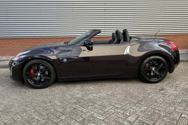 Nissan 370Z (2013) thumbnail 4