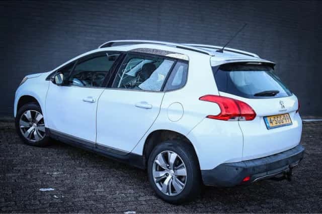 Peugeot 2008 (2013) thumbnail 2