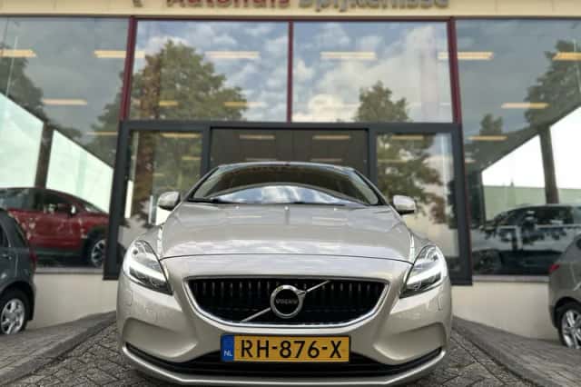 Volvo V40 (2017) thumbnail 2