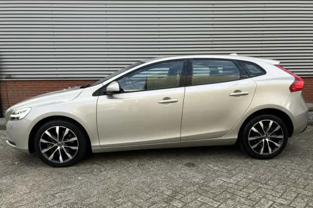 Volvo V40 (2017) thumbnail 3