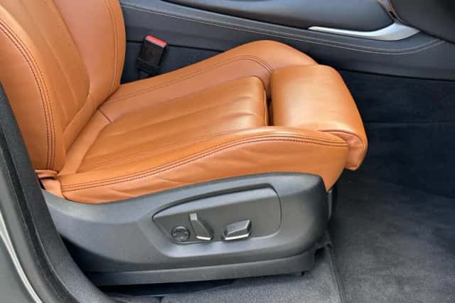 BMW X5 (2015) thumbnail 59