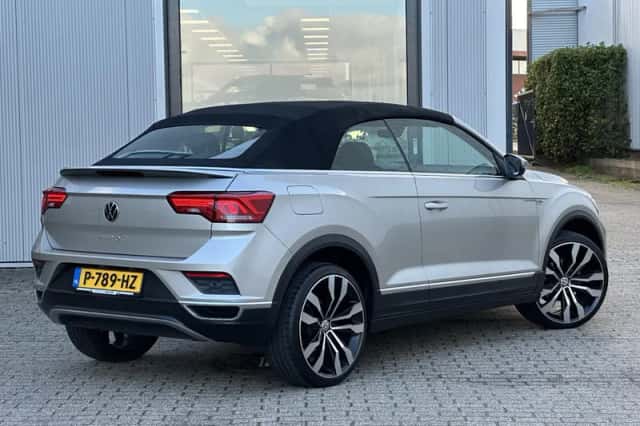 Volkswagen T-Roc (2021) thumbnail 2