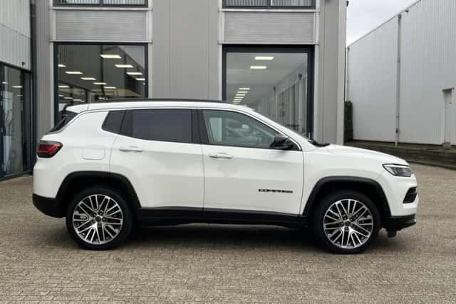 Jeep Compass (2022) thumbnail 3