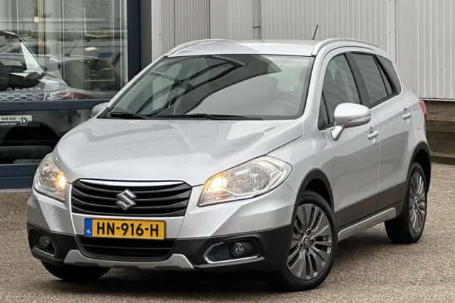Suzuki S-Cross (2015) thumbnail 7