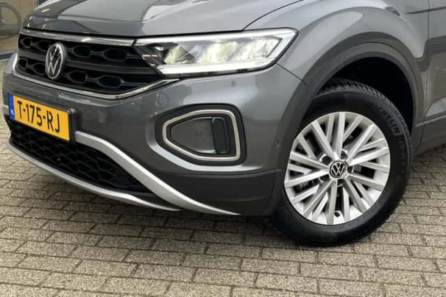 Volkswagen T-Roc (2023) thumbnail 41